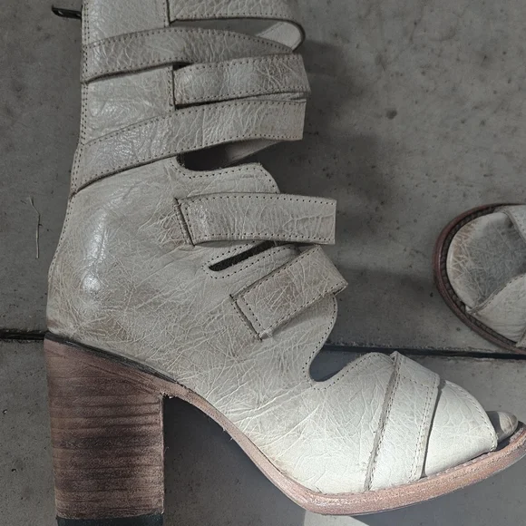 Freebird by Steven Cream Heeled Boots - Picture 4 of 7